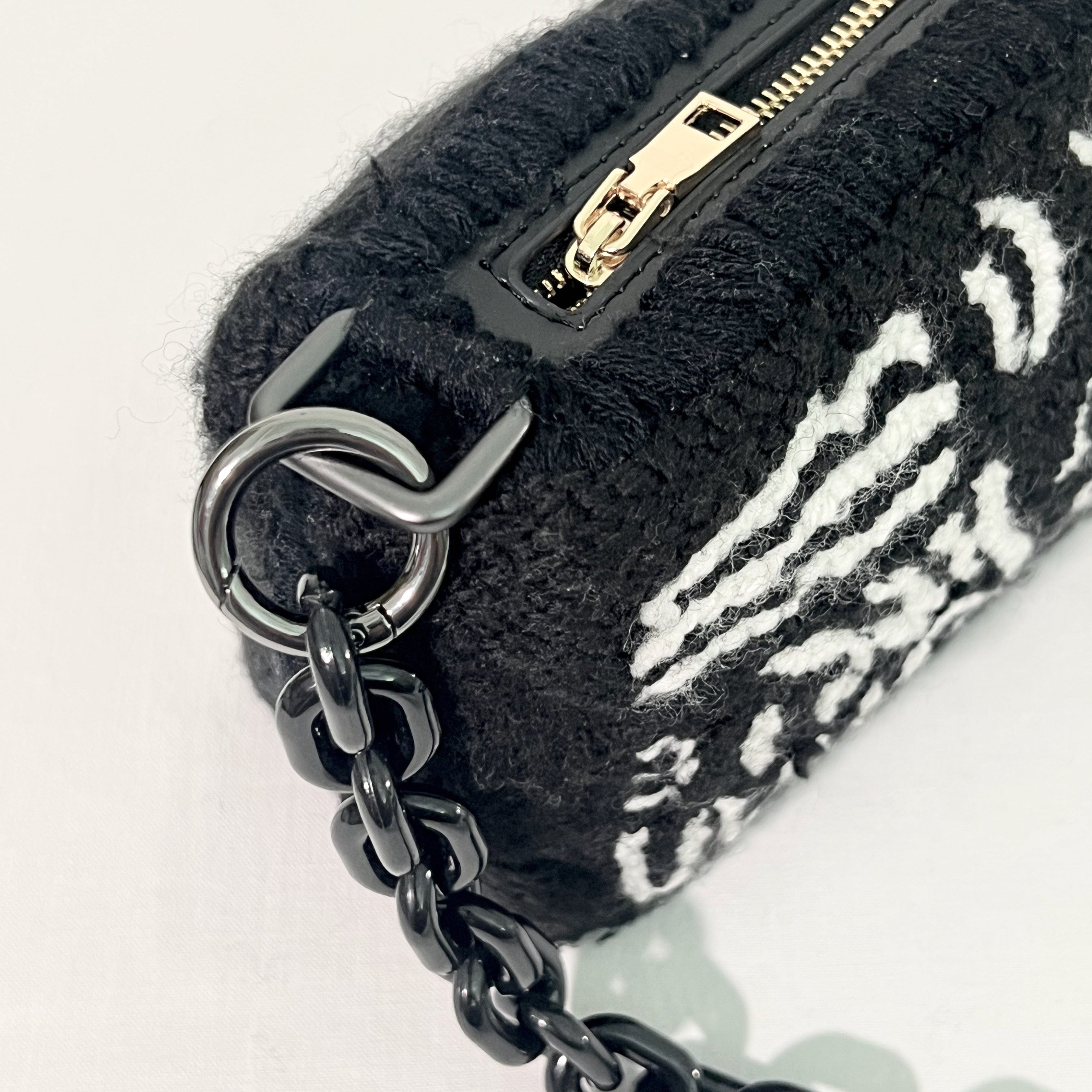 Close-up of side stitching on Ohpunch Pochette Water Cipher punch needle DIY bag.